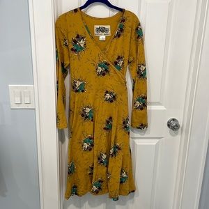 Long-sleeve mustard yellow background with pattern XL Effie’s Heart dress.